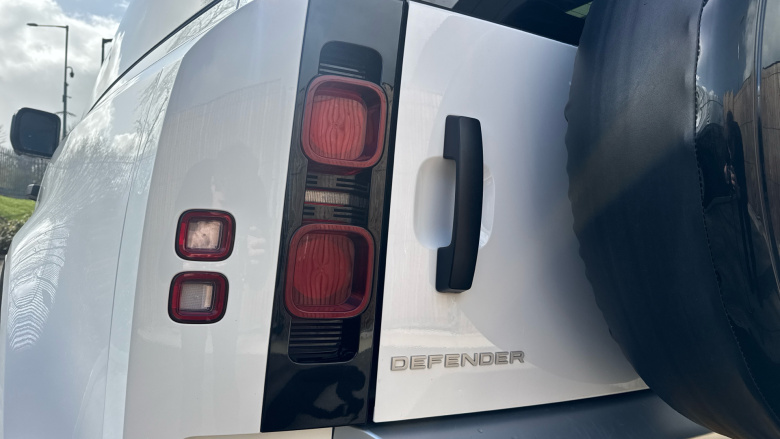 Land Rover Defender 90 Diesel 3.0 D250 Hard Top Auto